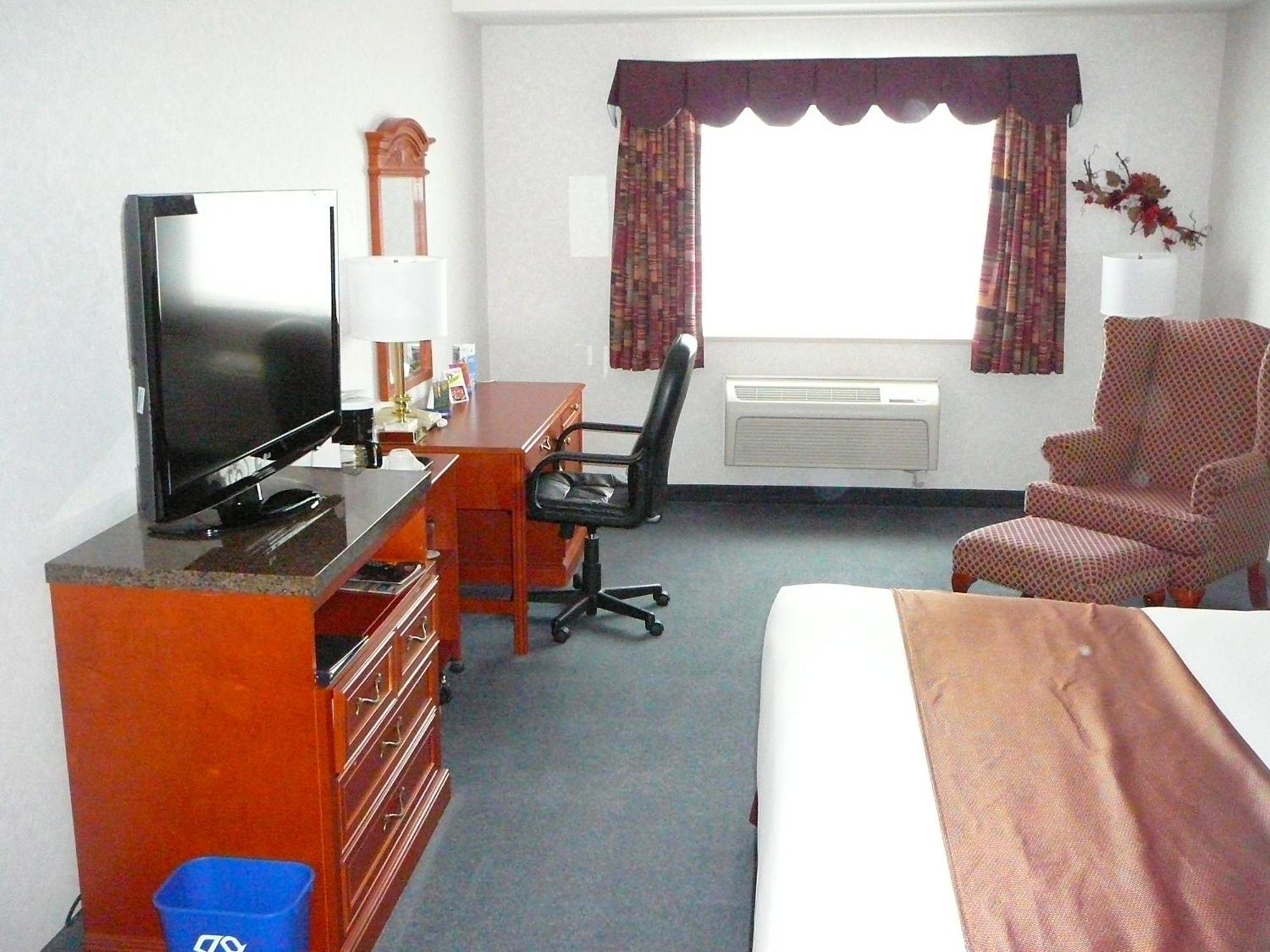 Coast Abbotsford Hotel & Suites Buitenkant foto