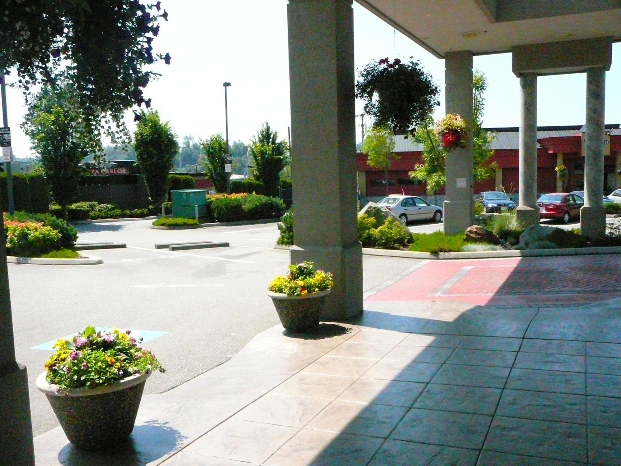 Coast Abbotsford Hotel & Suites Buitenkant foto