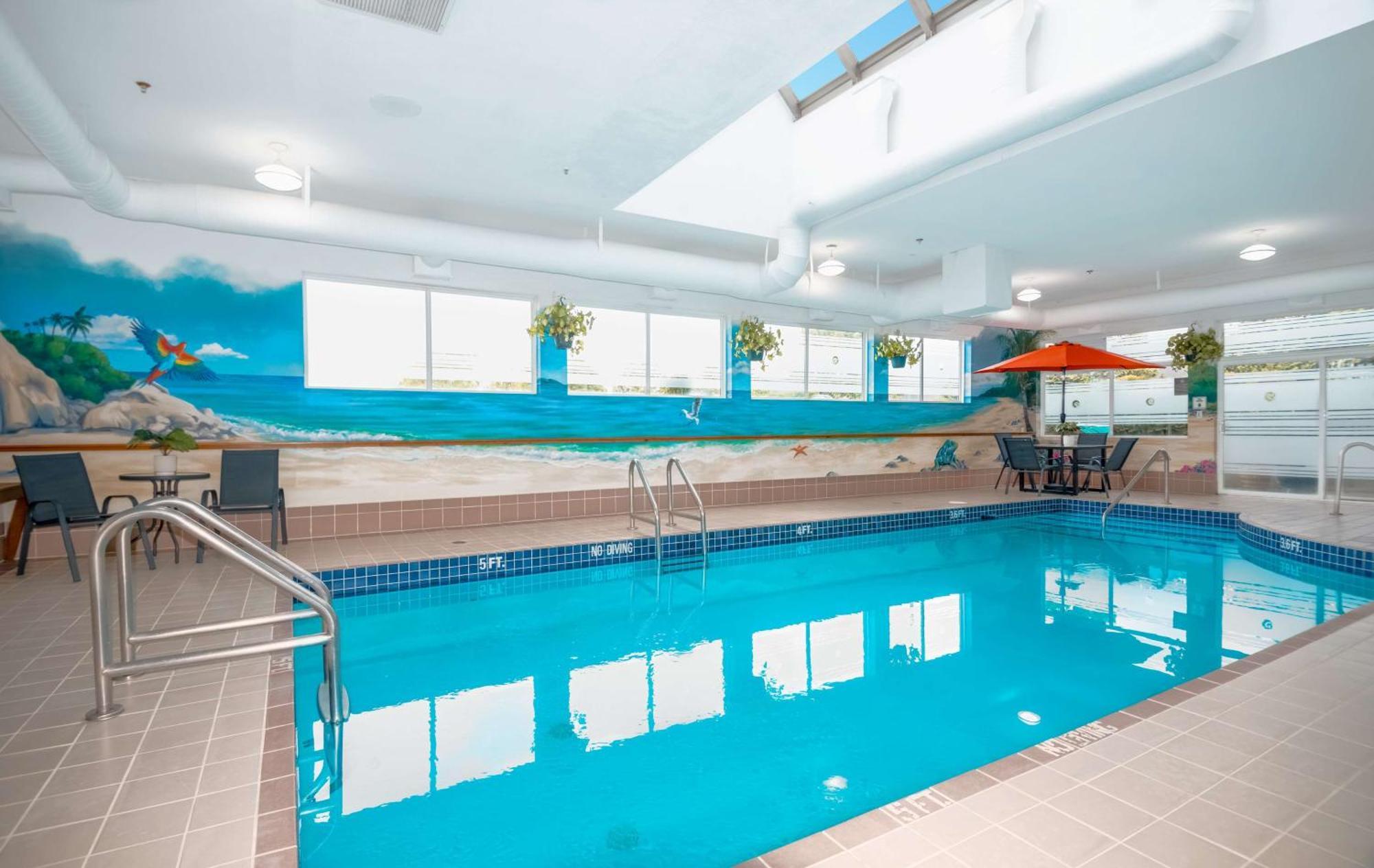 Coast Abbotsford Hotel & Suites Buitenkant foto