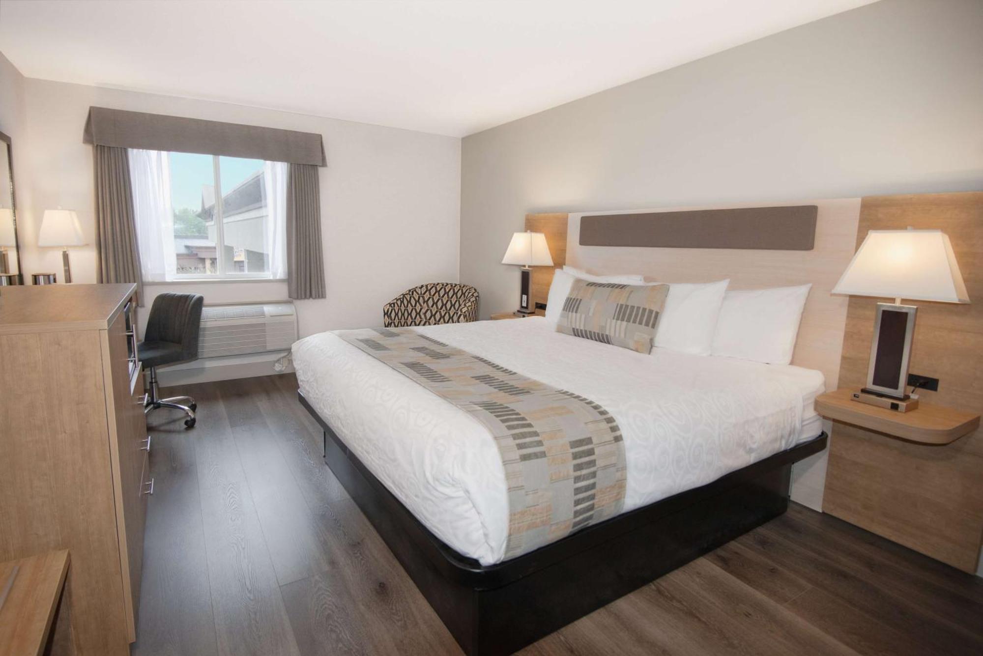 Coast Abbotsford Hotel & Suites Buitenkant foto